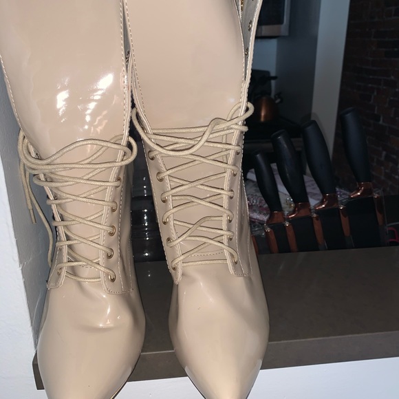 Latex booties - Picture 2 of 6
